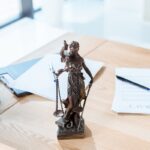 Przedterminowe zwolnienie z odbywania kary – kto może z niego skorzystać?