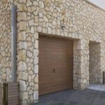 Jak wygląda montaż bramy garażowej?