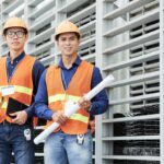 Konstrukcje stalowe w obiektach przemysłowych – jak się je montuje?