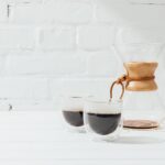 Szklanka borokrzemowa czy kubek termiczny — co lepiej utrzyma ciepło kawy?