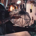 Lampy designerskie w minimalistycznych wnętrzach – hit czy kit?