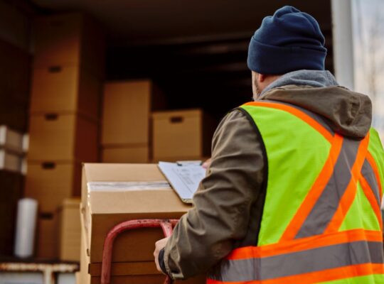 Czy jeśli transport nie dojechał na czas, należy się odszkodowanie?