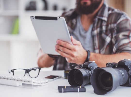 Co warto wiedzieć przed rezerwacją sesji fotograficznej w Krakowie?