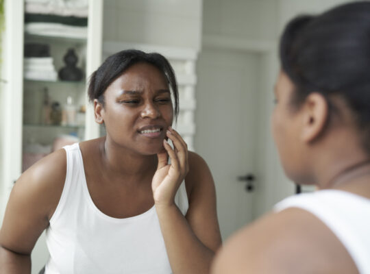 Czy licówki są odpowiednie dla osób z bruksizmem?