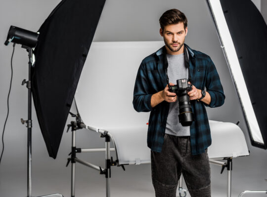 Klucz do doskonałych zdjęć: jak wybrać profesjonalnego fotografa na ważne wydarzenie?