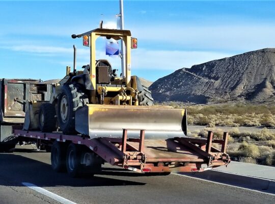 Transport maszyn - co trzeba wiedzieć?