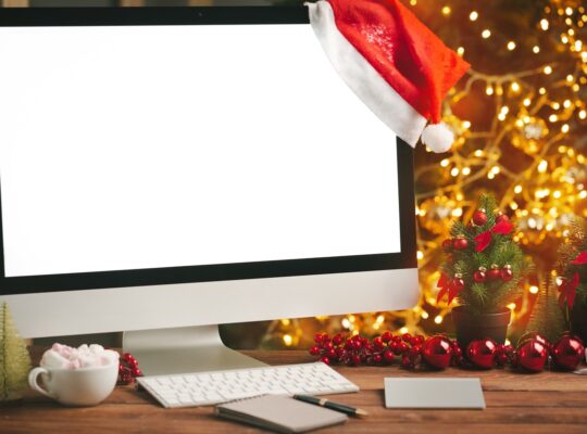 Pomysły na gadżety świąteczne z logo firmy – 2023